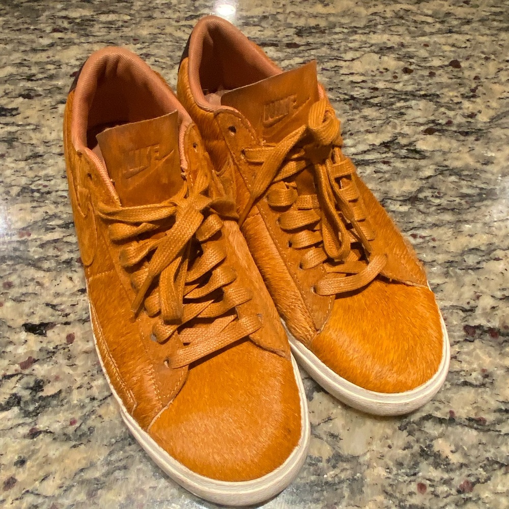 WMNS NIKE BLAZER LOW LX SZ 7 PONY HAIR FUR CIDER SAIL BROWN